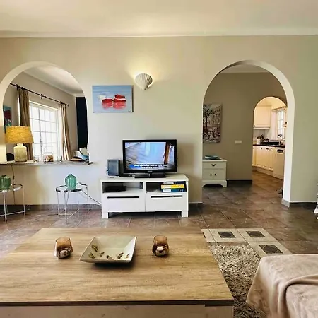 Daire Casa Buccaneer, 2 Bedroom Garden In Da *